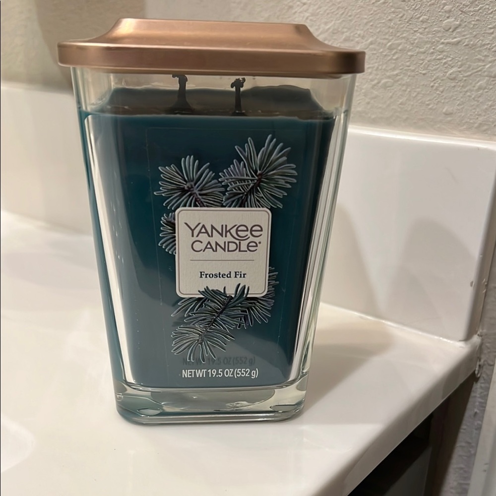 Yankee Candle Frosted Fir Scented Candle - Blue